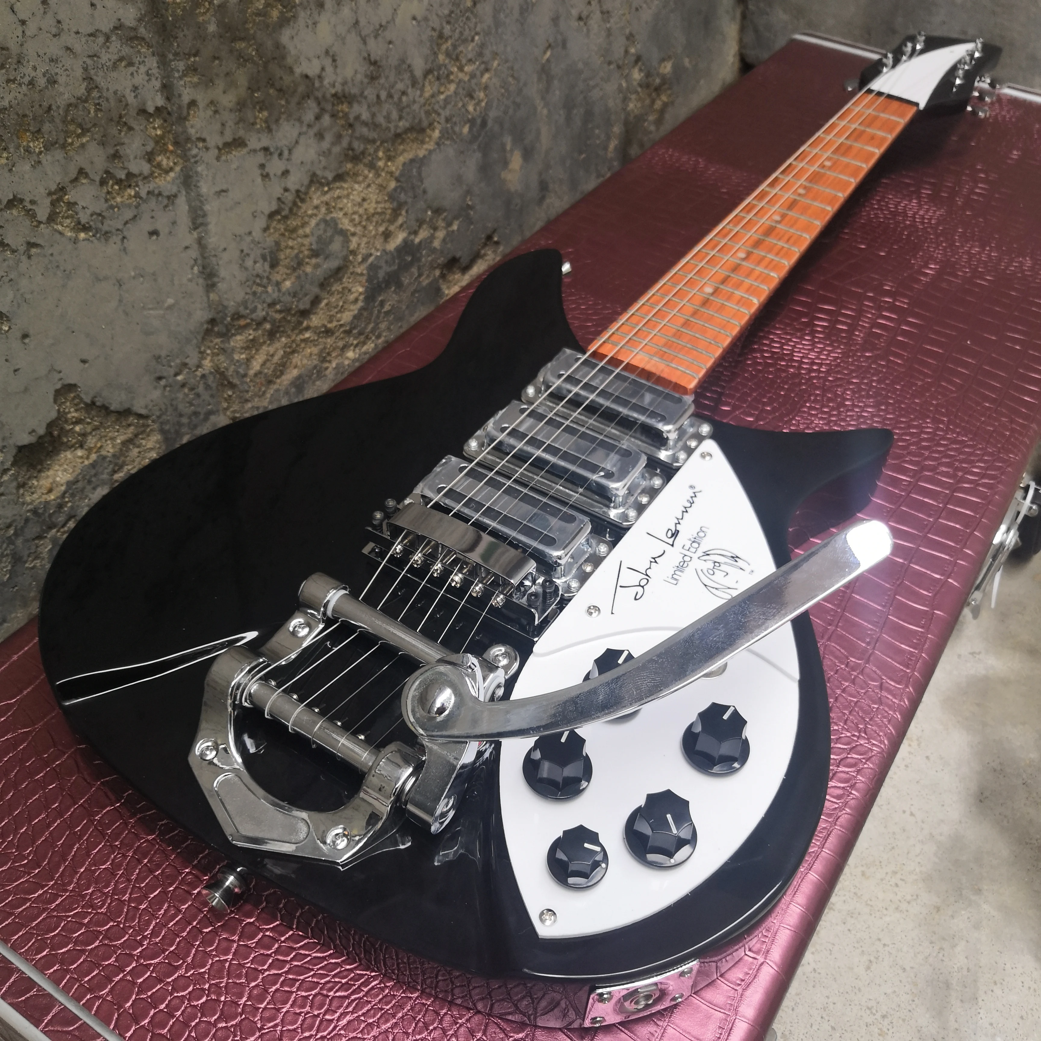 

rick 325 Signature style electric guitar fingerboard has varnish on it Chord spacing 527 mm A short neck