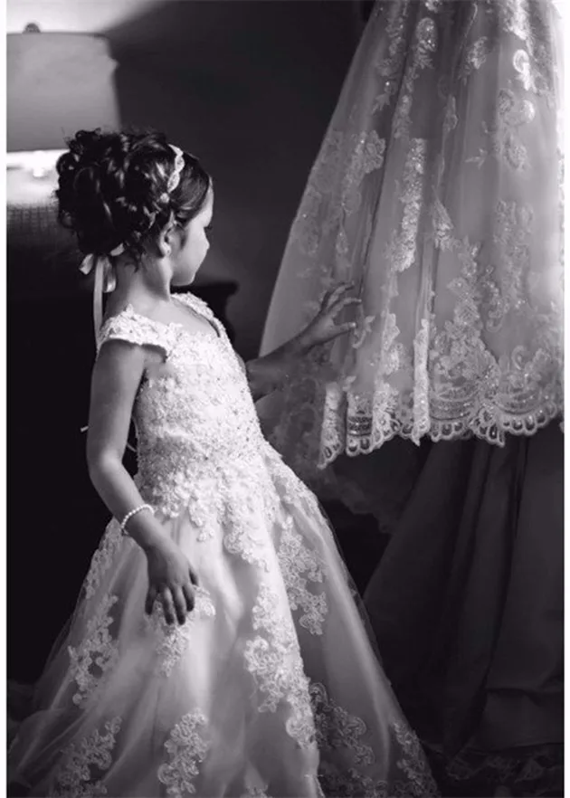 2018-New-White-Lace-Flower-Girls-Dresses-with-Train-Sequins-Appliques-Pageant-Dresses-For-Girls-First