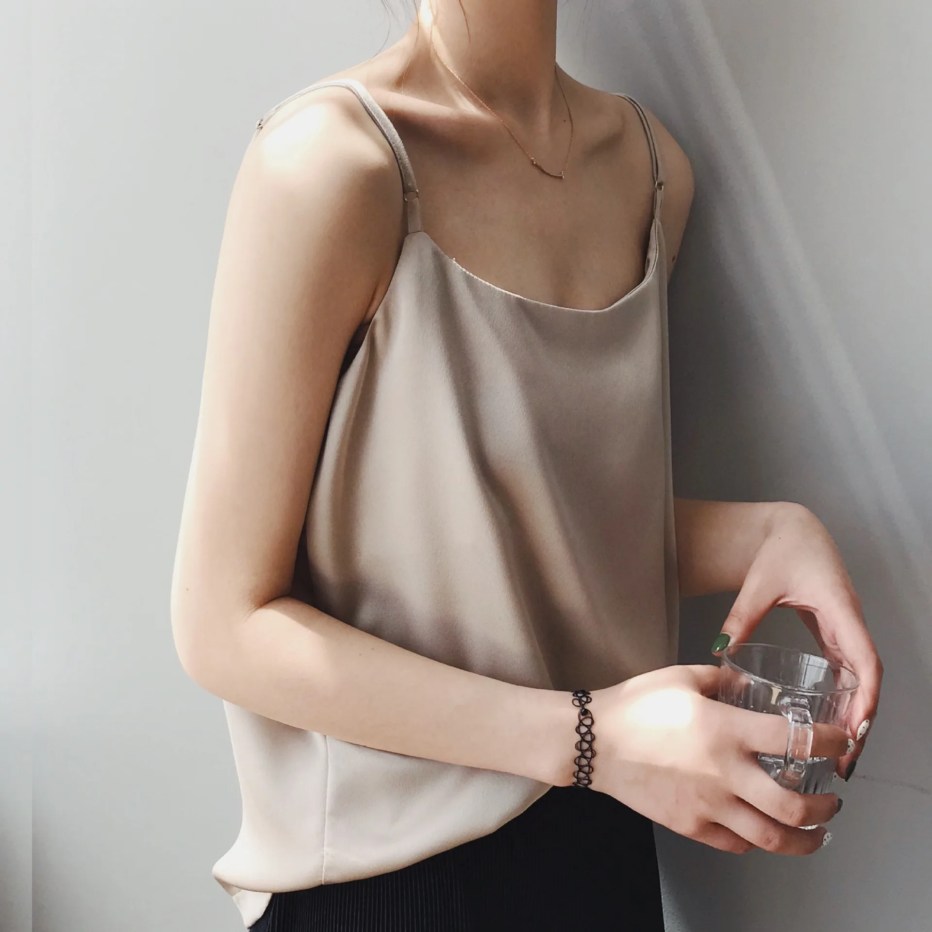 

Solid color small sling female 2019 summer new simple inside single wear texture satin thin shoulder strap sling vest female
