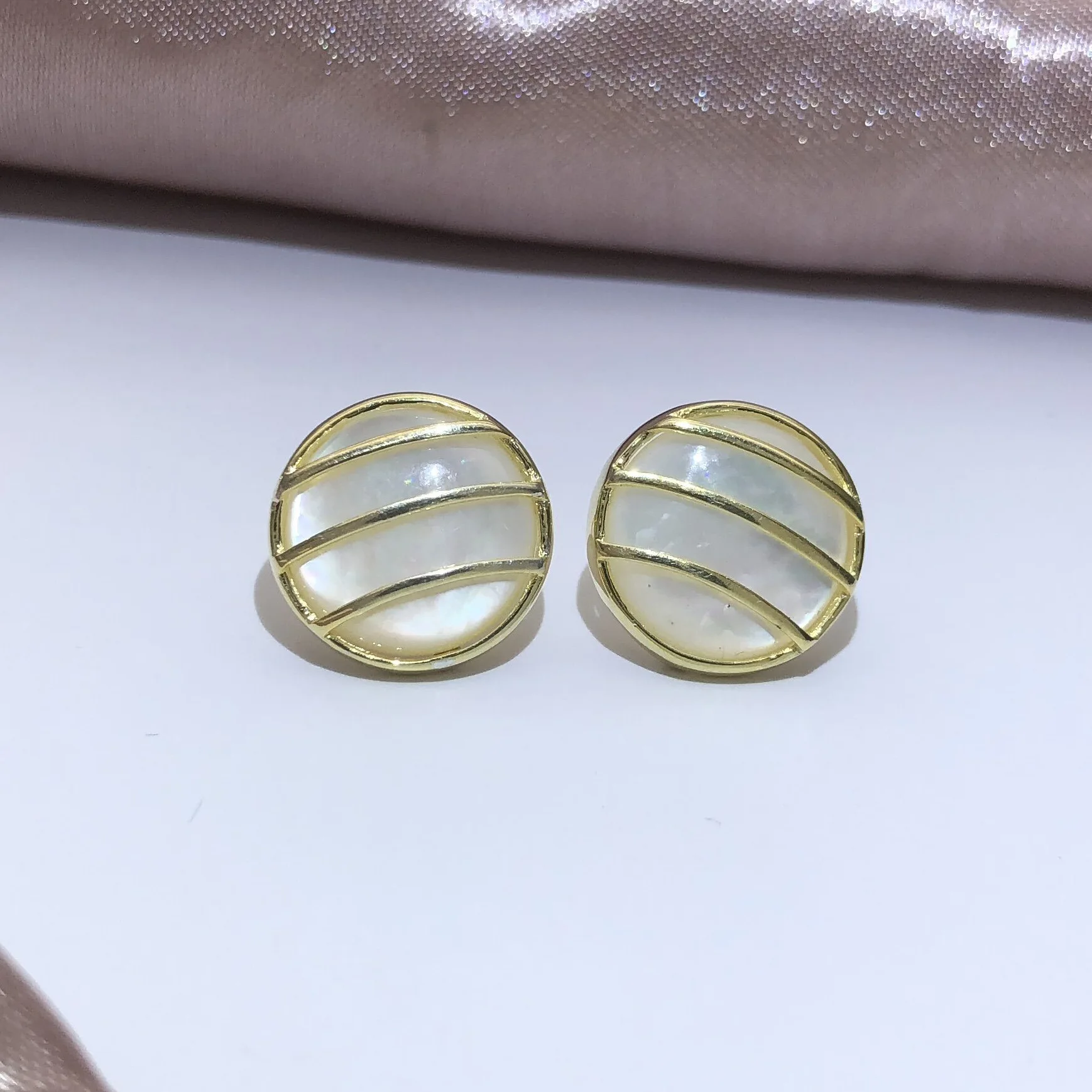 white Fritillaria earrings 100% 925 Sterling silver Jewelry fashion Hypoallergenic Stud earrings for women gift