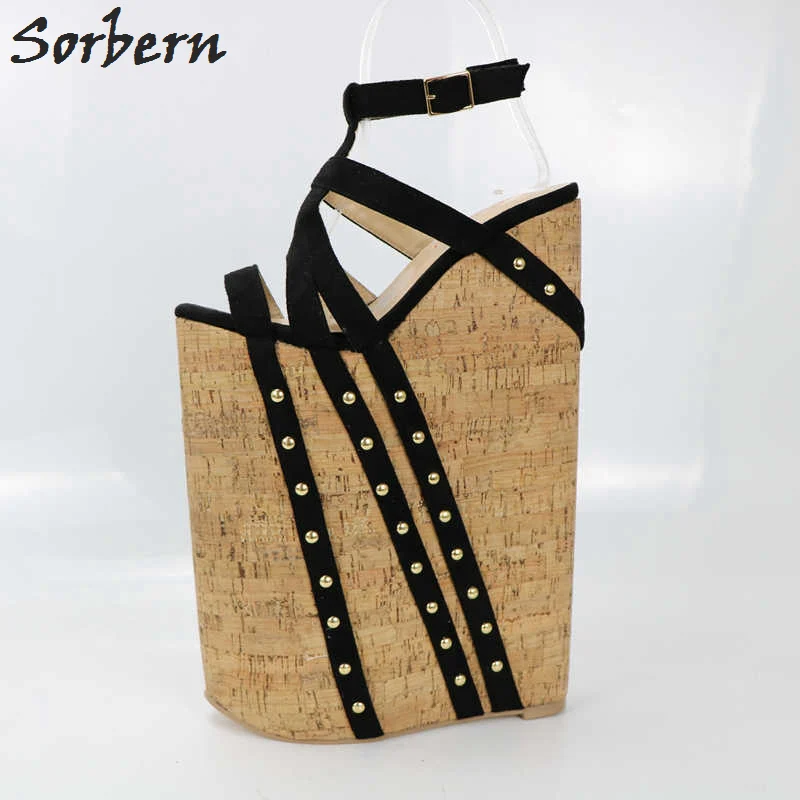 Рисунок 2 - Женские босоножки на очень высоком каблуке