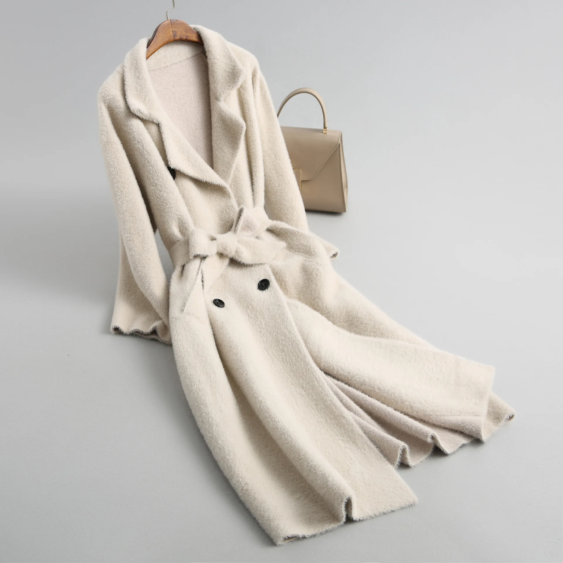 

INNASOFAN coat female Autumn-winter diamond-velvet coat Euro-American fashion warm knitted coat with pockets in turndown collar