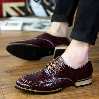 

Bullock Pattern Vintage Comfortable Male Oxfords Shoes British Fashion Pointed Toe Men Casual Leather Shoes High Quality