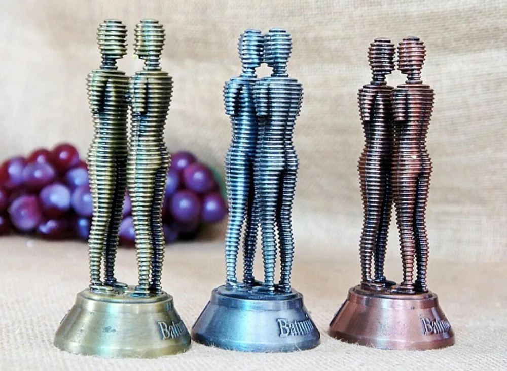 

classic vintage retro lover face-to-face statue hand-made craft metal model for home coffee bar ornaments decoration