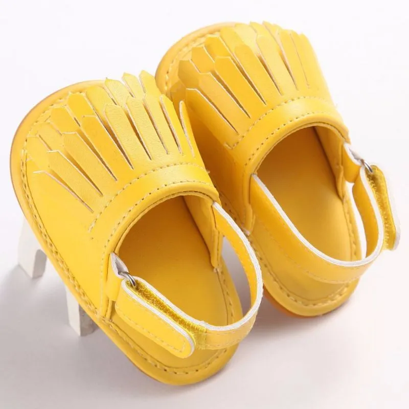 Летний отдых Модная одежда для детей, детская мода сандалии для девочек Дети PU обувь с кисточками Лидер продаж Fringe Твердые Цвет детская обувь