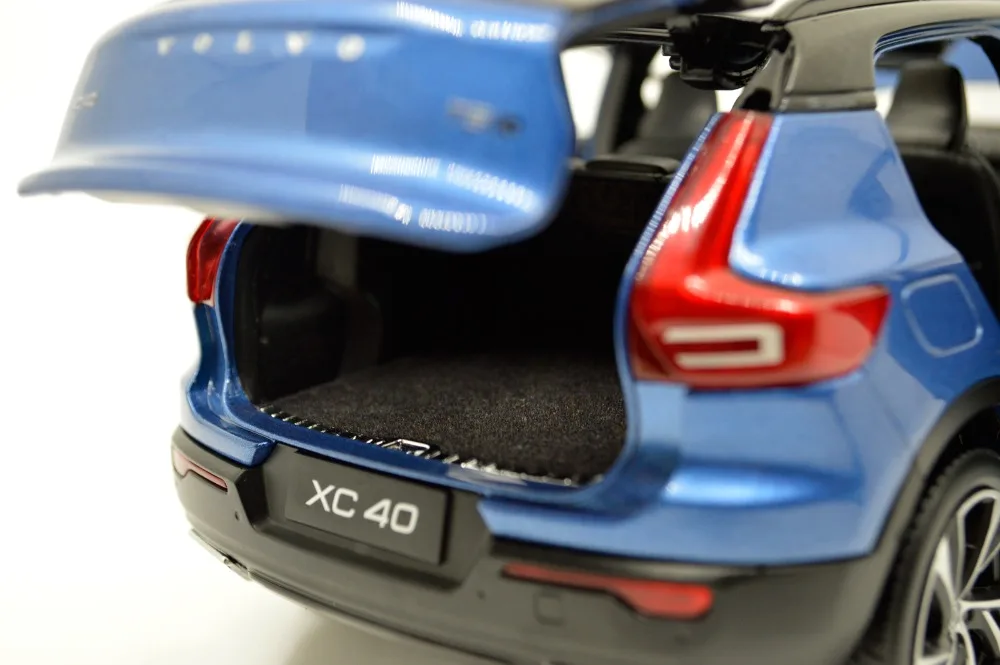 volvo-XC40_2018_bl_010