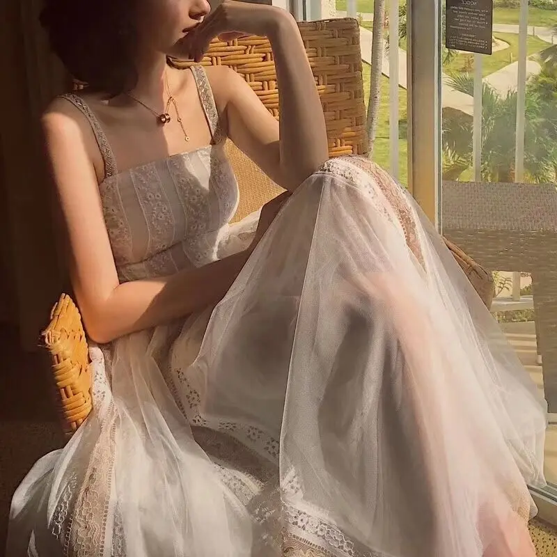 

Women's New Sling Mesh Splice Lace Temperament Elegant Vacation Medium Long Dress