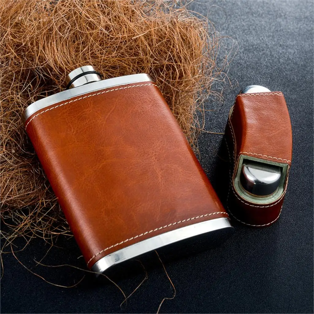 

Carrywon Leather Holster Buckle Hip Flask 8 OZ Stainless Steel Flagons Men Whiskey Wine Flasks without Logo for Drop Shipping