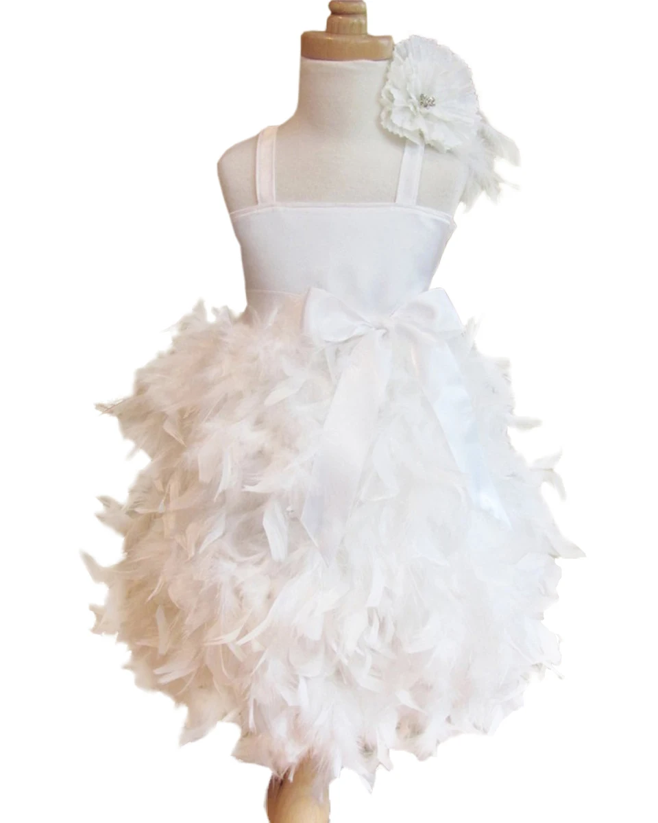 детское платье с перьями. детское платье смперьями. театральное платье для девочки. белое детское платье с перьями. пышное платье для девочки с перьями.