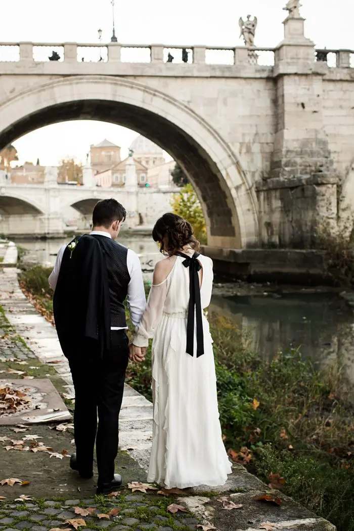 piazza-del-campidoglio-in-rome-was-the-perfect-wedding-destination-for-this-art-and-history-loving-couple-quince-and-mulberry-studios-53-700x1050