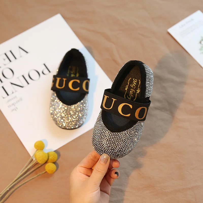 Обувь для девочек; Детские блестящие кожаные кроссовки принцессы; обувь на плоской подошве для маленьких девочек; Свадебная детская обувь; коллекция года; сезон весна; детская танцевальная обувь для вечеринок