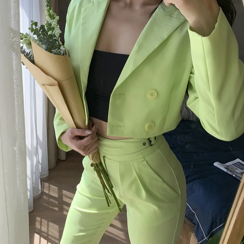 

2019 Summer Apple Green Pant Suits Short Blazer and Slim High Rise Pants Shoulder Pads Double Breasted 2 Pieces Women Suits