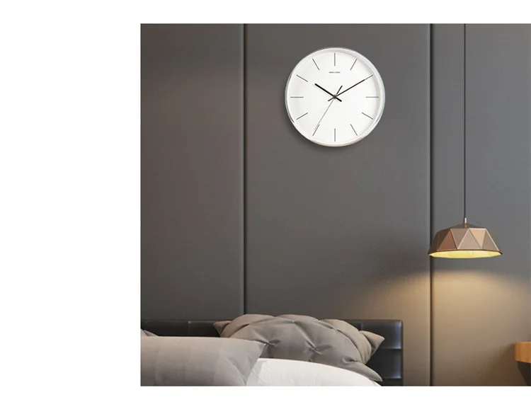 Простой Nordic современные настенные часы: автономная линия с высоким блеском позолоченный металлический немой часы настенные часы домашний
