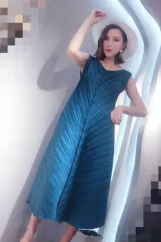 

FREE SHIPPING Miyake Fashion fold sleeveless pure color v-neck Luxurious gloss dress IN STOCK