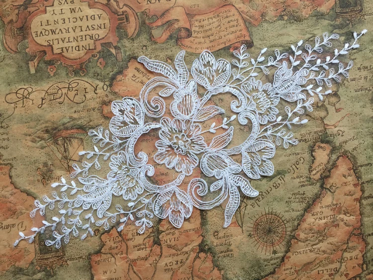

2Pieces 31.5X14.5cm Bridal Lace Applique Veil Trim Embroidery Lace Applique Wedding Motif
