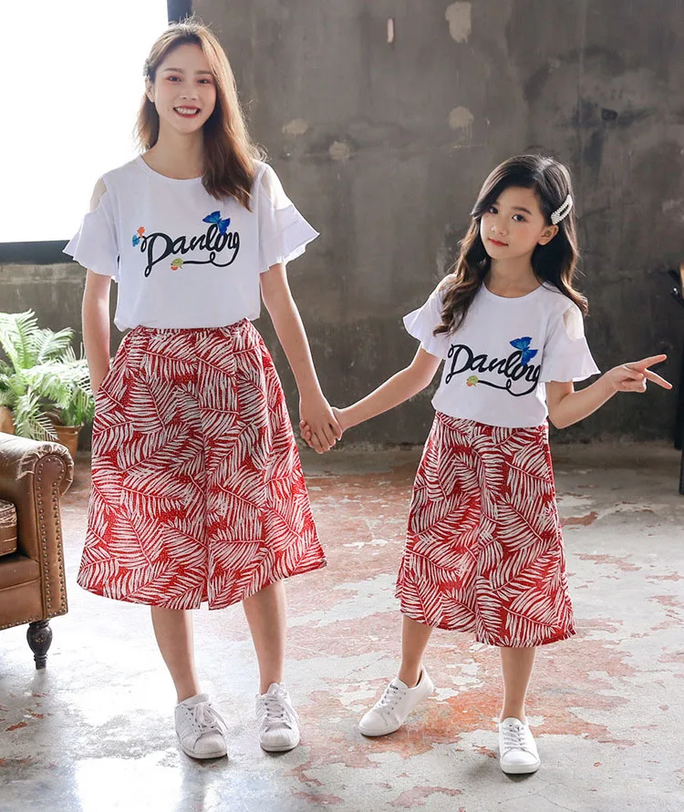 

Family Matching Clothes 2Pcs Lace Ruffle Cotton T-shirt Bohemia Floral Wide Leg Pants Mother Daughter Summer Clothing Set Outfit