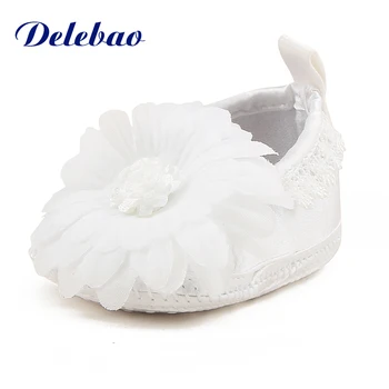 

Delebao Sun Flower Design Christening/Baptism Baby Shoes For Newborn (0-12 Months) Unique Pure White Cotton Princess Shoes
