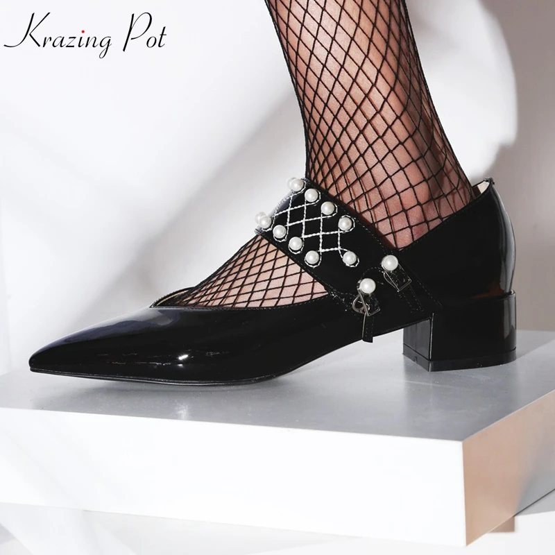 

Krazing pot full grain leather pointed toe preppy style med heels pearl fasteners pumps preppy style fairy lovely girl shoes L03