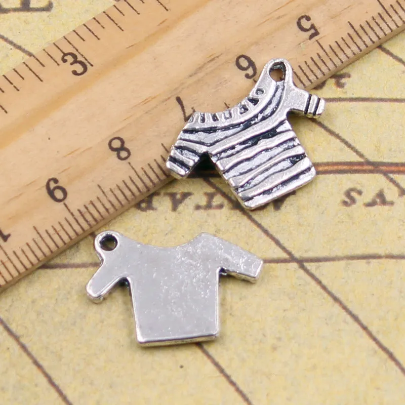 10pcs Charms cloth sweaters 16*22mm Tibetan Silver Plated Pendants