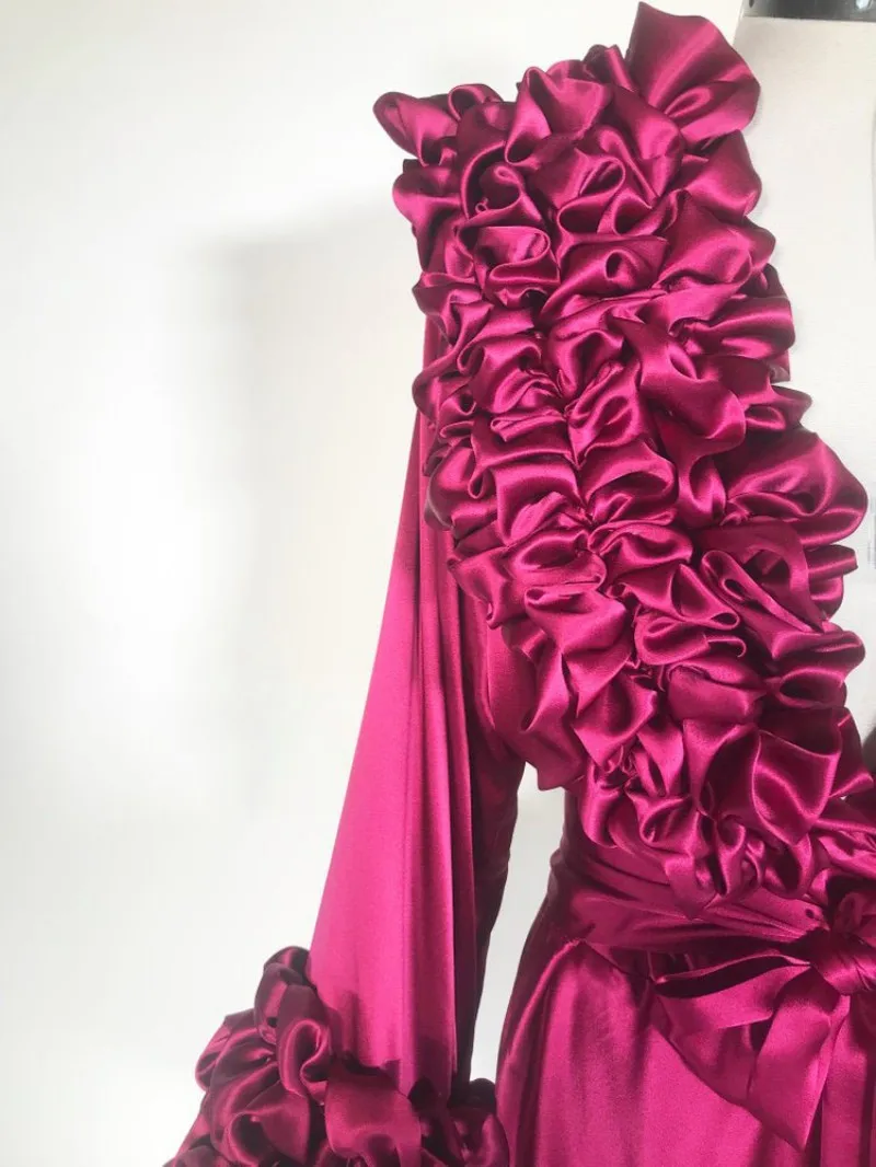 Gorgeous Burgundy Night Robes Silk Long Sleeve Celebrity Dress Tiered Ruffles Party Sleepwear Sexy Nightgowns Robes womens dress