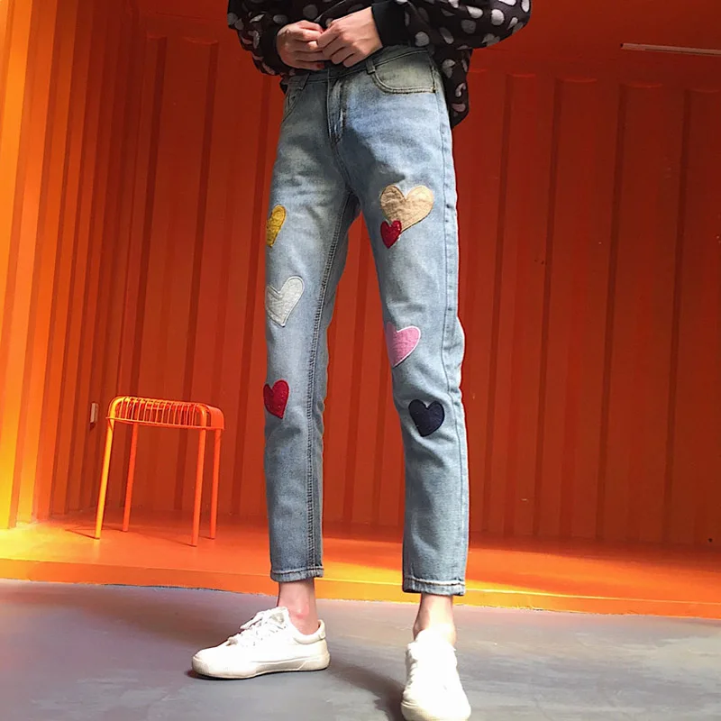2018 Новый Для женщин джинсы Высокая Талия хлопок Прямо плиссированные джинсы Симпатичные разноцветные сердечки Джинсы с вышивкой