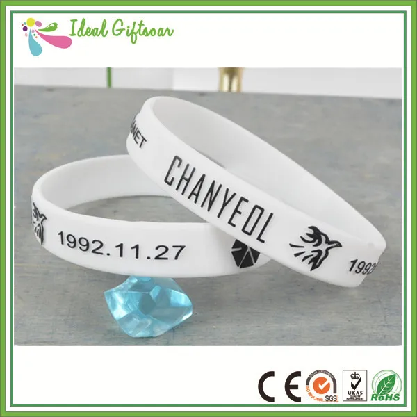 2018 Latest Design bulk cheap silicone wristbands embossed silicone