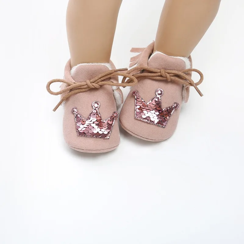 Лидер продаж; зимняя обувь для новорожденных девочек с меховой короной; нескользящая обувь для колыбельки; новые мокасины из искусственной замши - Цвет: A