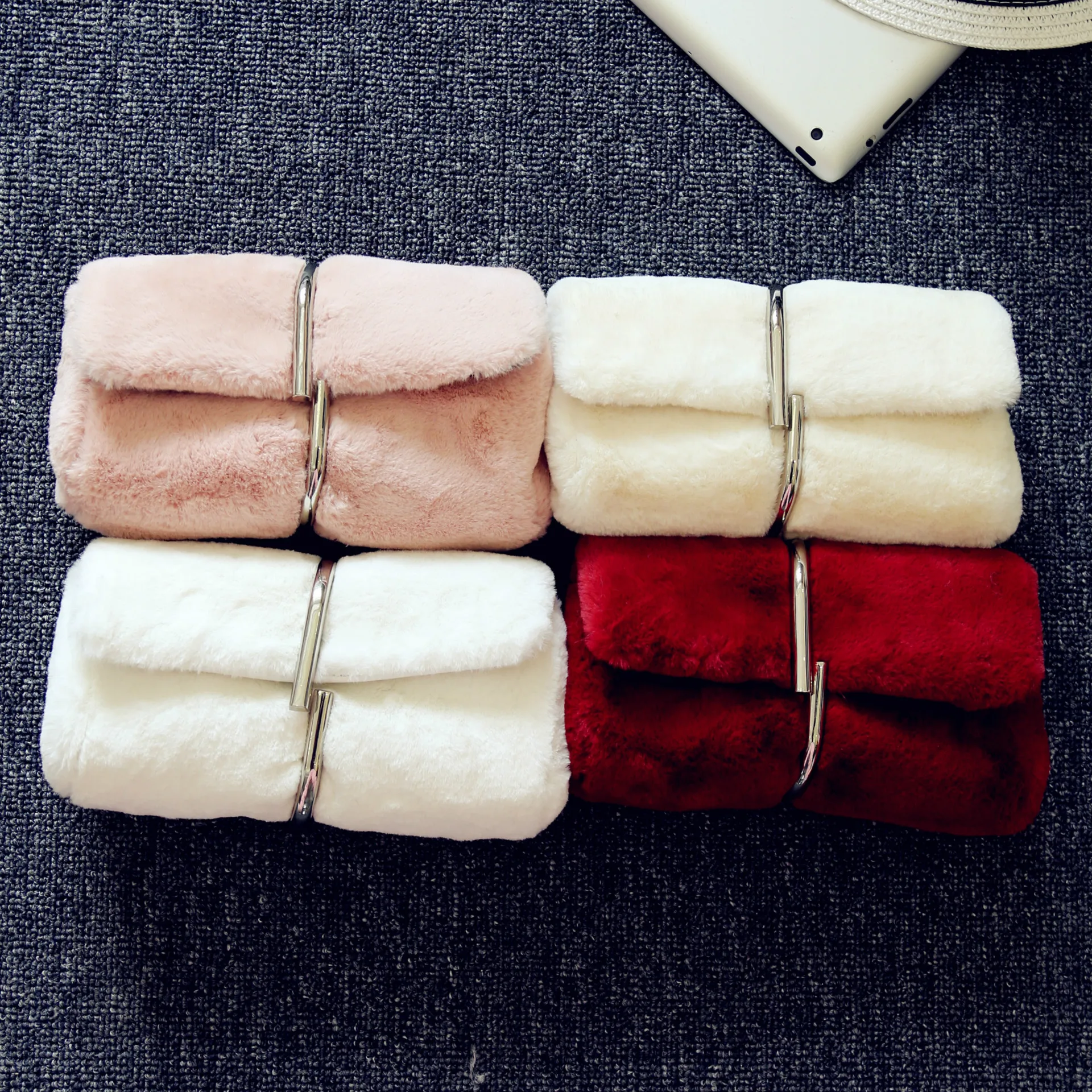 

Women Single Shoulder Bag Chain Small Square Bag Slanting Rabbit Hair Dinner Hand Holding Day Clutch