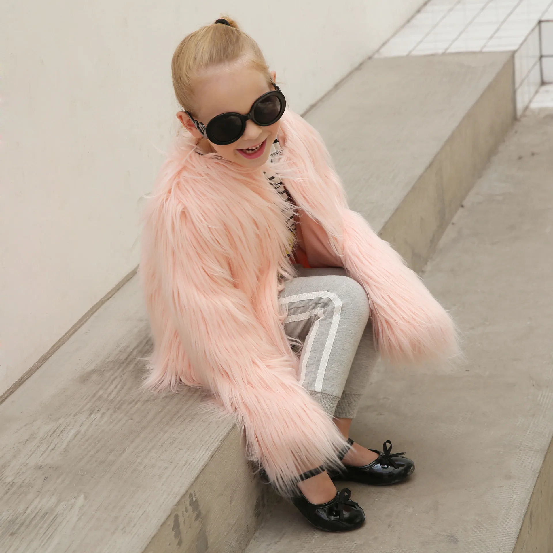 Коллекция года, зимняя однотонная одежда с искусственным мехом для девочек теплые розовые меховые куртки для маленьких девочек, модное меховое пальто для малышей черная короткая стильная одежда