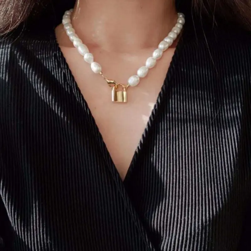 

Exaggerated Gold Color Lock Choker Necklace Women Fashion Imitation Pearl Coin Shell Pendant Necklace Punk Statement Collier