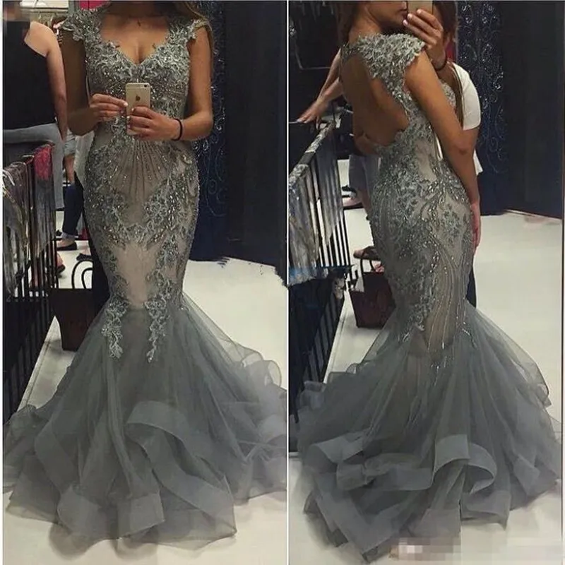 

2019 Dubai Luxury Gray Crystal Mermaid Evening Formal Dresses Sparkle Sexy V-neck Backless Long Prom Gowns Beaded Robe De Soiree