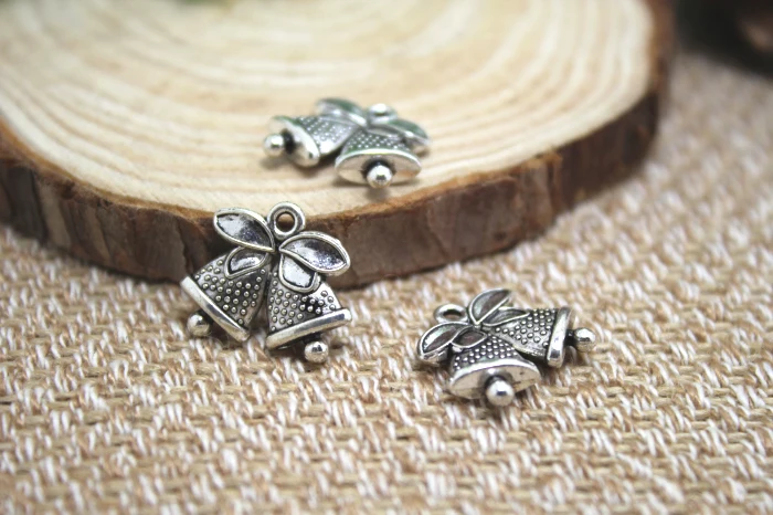 

15pcs--Christmas Bells Charms,Antique Silver Lovely Doubleside Christmas Bell Charm Pendant 14x17mm