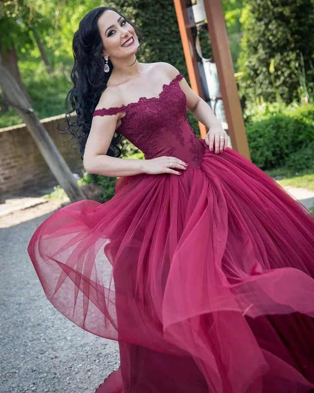 

Elegant Burgundy Ball Gown Wedding Dresses Arabic Off The Shoulder Country Garden Wedding Gown Corset Lace Bride Dress Reception