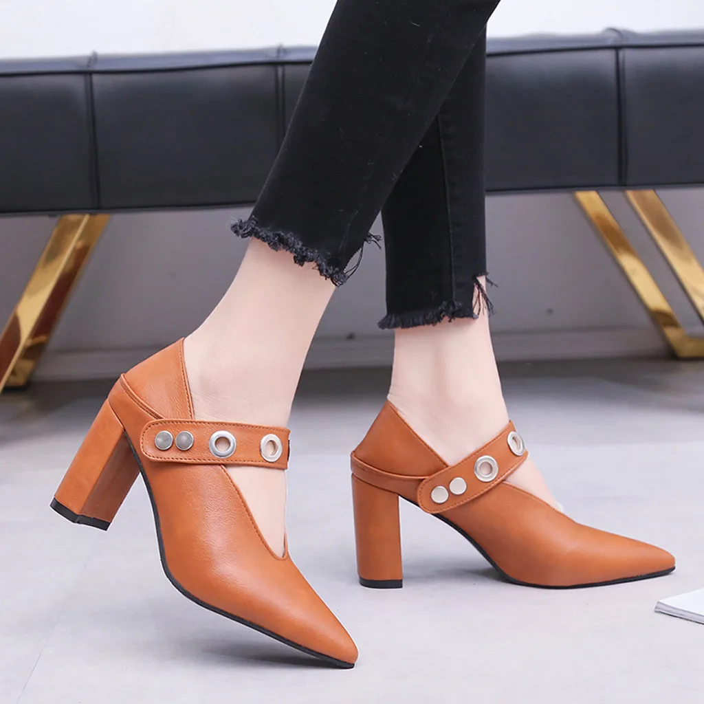 black and white womens pumps