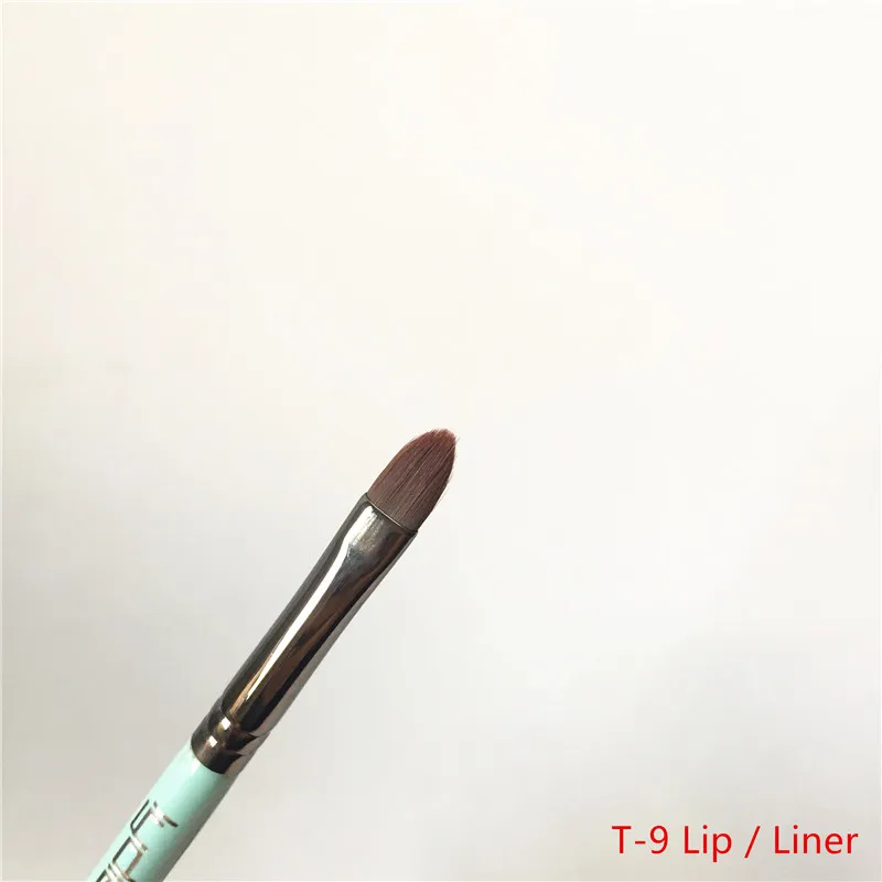 Lydia T-Series T-9 Lip Liner Brush _ 1