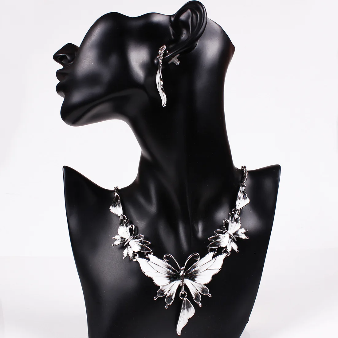 

Claire Jin fashion all-match butterfly type epoxy processing necklace and earrings set clavicle chain NE00061