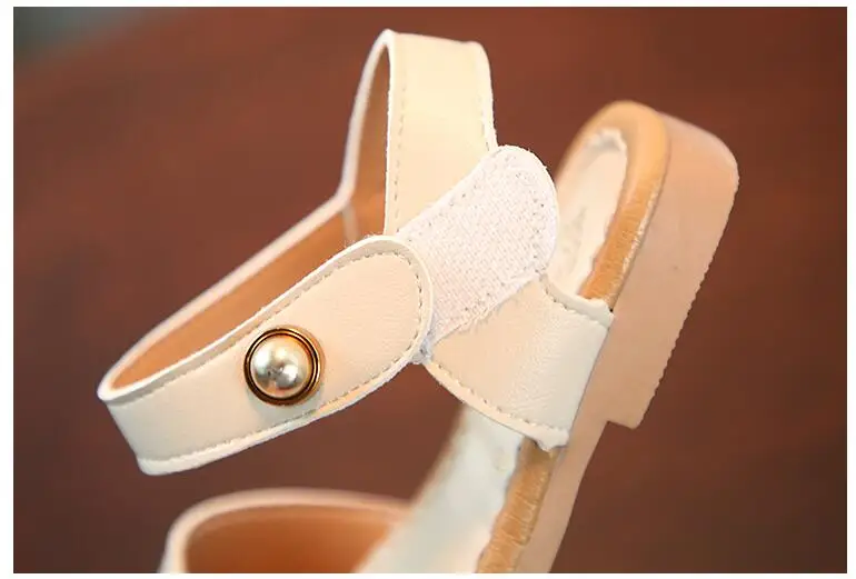 girls sandals (100)