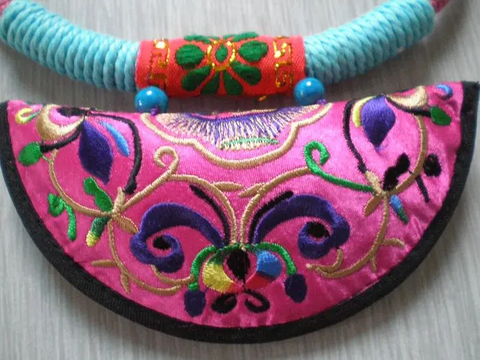 TDC04 Miao этническое богемное вышитое цветочное ожерелье, большой вентилятор вышитый воротник ожерелье с кулоном, смешанный заказ