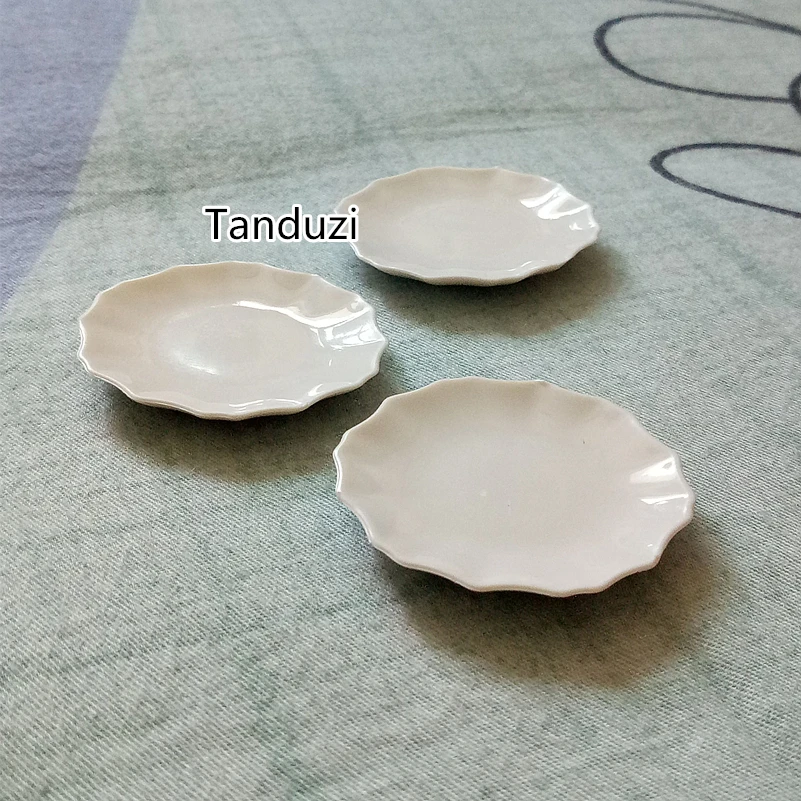 

Tanduzi 3pcs 1:12 Dollhouse Miniature 3D Cute White Mini Plates Cake Dish Plates DIY Dollhouse Kitchen Decoration Plastic Crafts