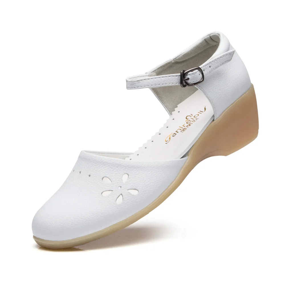 Мягкие летние высококачественные белые женские сандалии на танкетке для медсестры и доктора Больничная медицинская Рабочая обувь Летняя дышащая перфорированная обувь для сада
