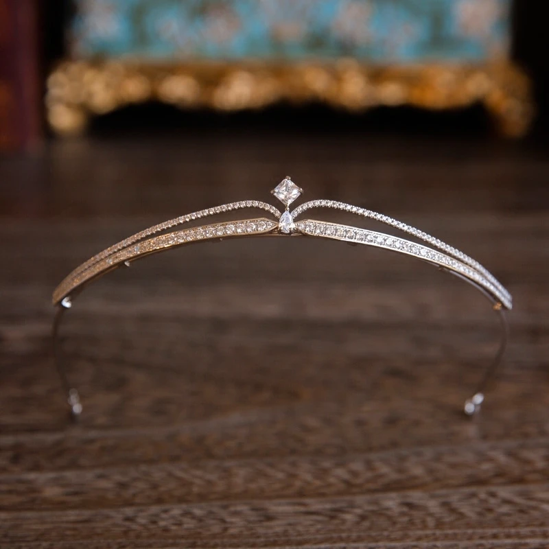 

Elegant Bridal Bridesmaids Wedding Tiara Crown Clear Cubic Zirconia Headband Princess Coronet Girls Pageant Prom Headdress Gifts