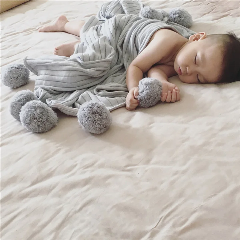 Billige Gestrickte Baby Decke für Neugeborene Winter Baumwolle Swaddle Warp mit Wolle Ball Kinder Produkte Kinder Bad Handtuch Fotografie Requisiten