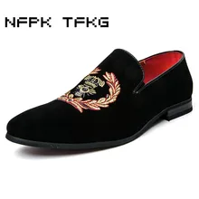 Мужская модная обувь для свадебного торжества; обувь из коровьей замши; обувь без застежки для вождения; цветочные Вышитые Мокасины; zapatos; большие размеры