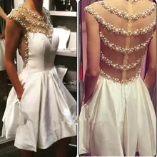 Dsingern Perlen Kristall Kleid Prom Homecoming Kleider Illusion Bodice 2017 White Satin Eine Linie Kurz Graduation Kleid Echt Fotos