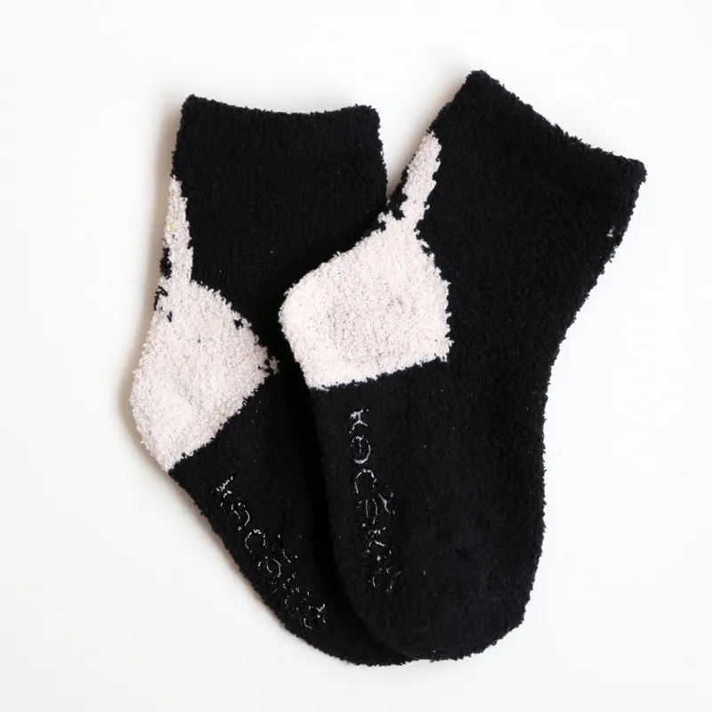 Махровые носки из кораллового флиса для малышей ворсистые зимние носки детские нескользящие носки-тапочки изображение мультипликационного животного meias теплые носки для новорожденных мальчиков и девочек - Цвет: Черный