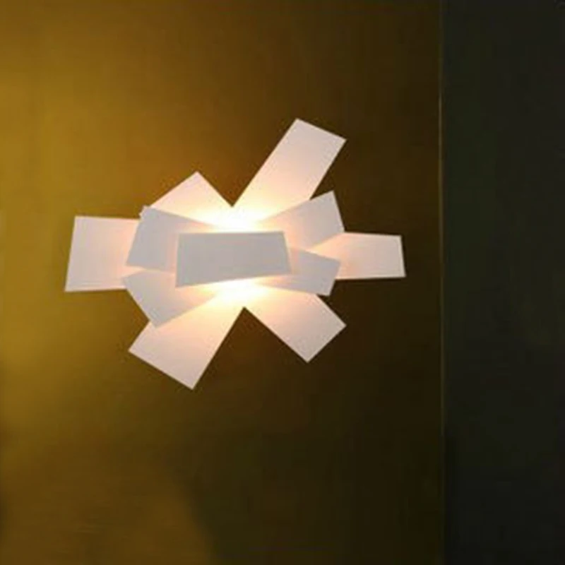 

Modern brief fashion american style wall lamp