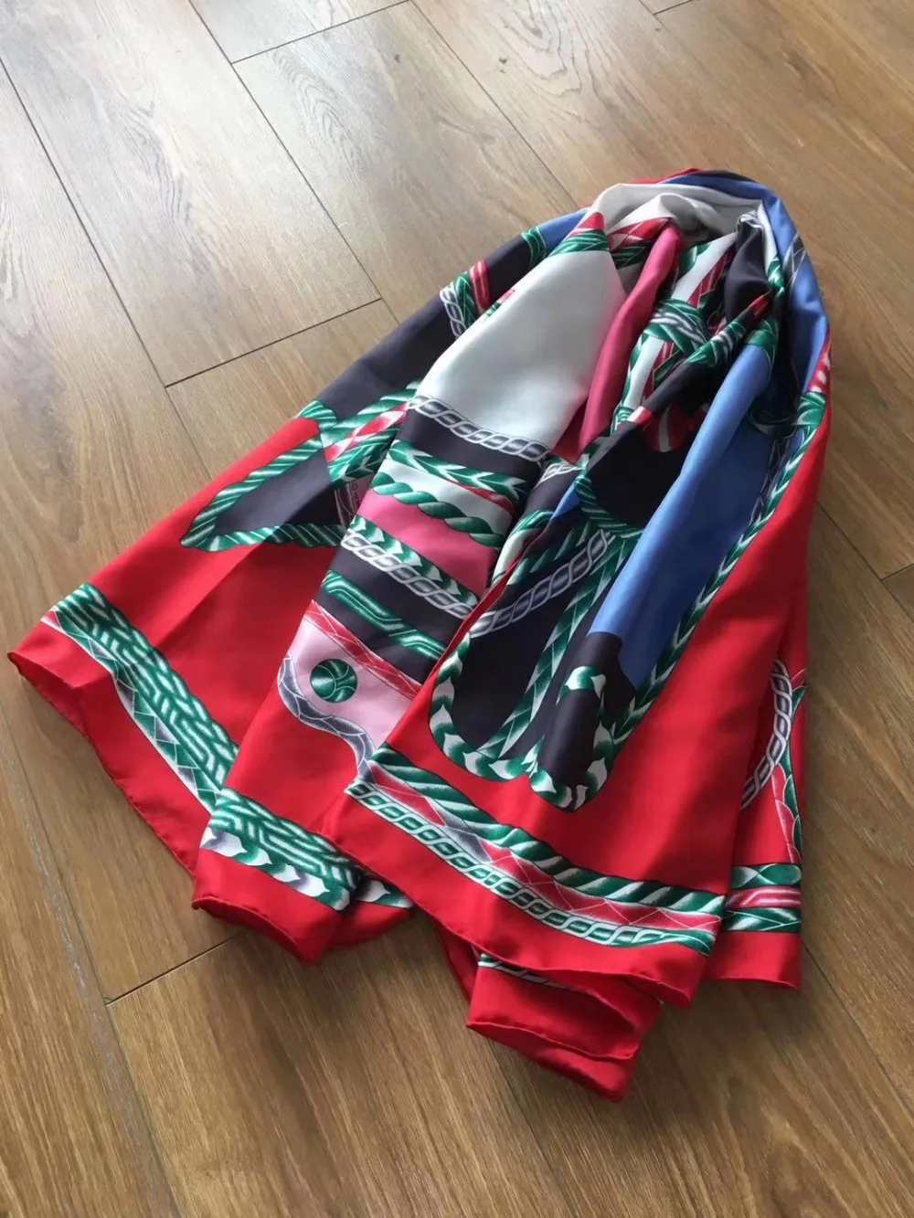 

2019 new arrival autumn spring horse pattern print 135*135 cm big square scarf 100% silk twill hand made roll shawl wrap lady