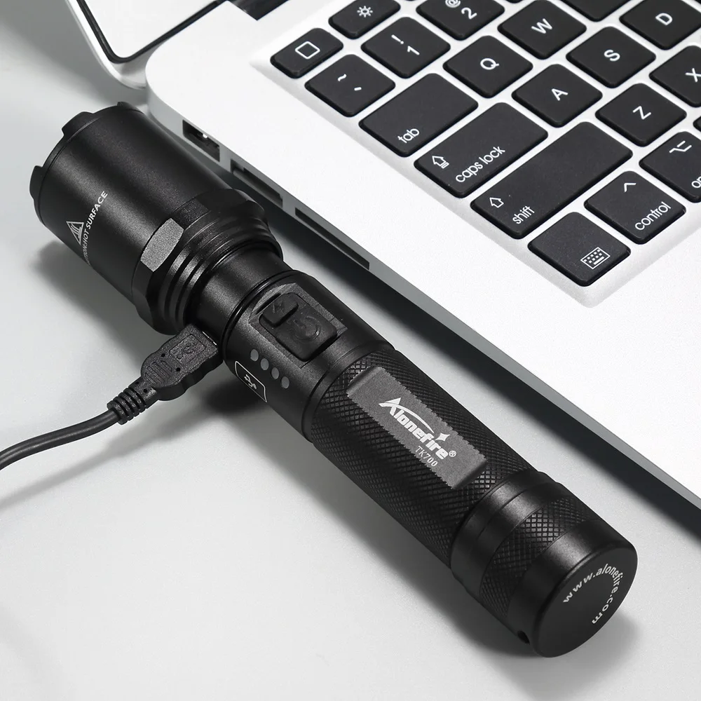 TK700 L2 flashlight (14)