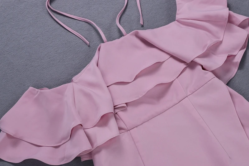 Женское платье с открытыми плечами INDRESSME розовое рюшами и лямкой на шее