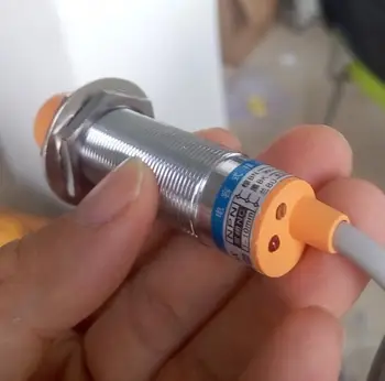 

1-10mm detective distance adjustable NPN 3-wire NC dia 18mm capacitance proximity sensor DC 6-36V